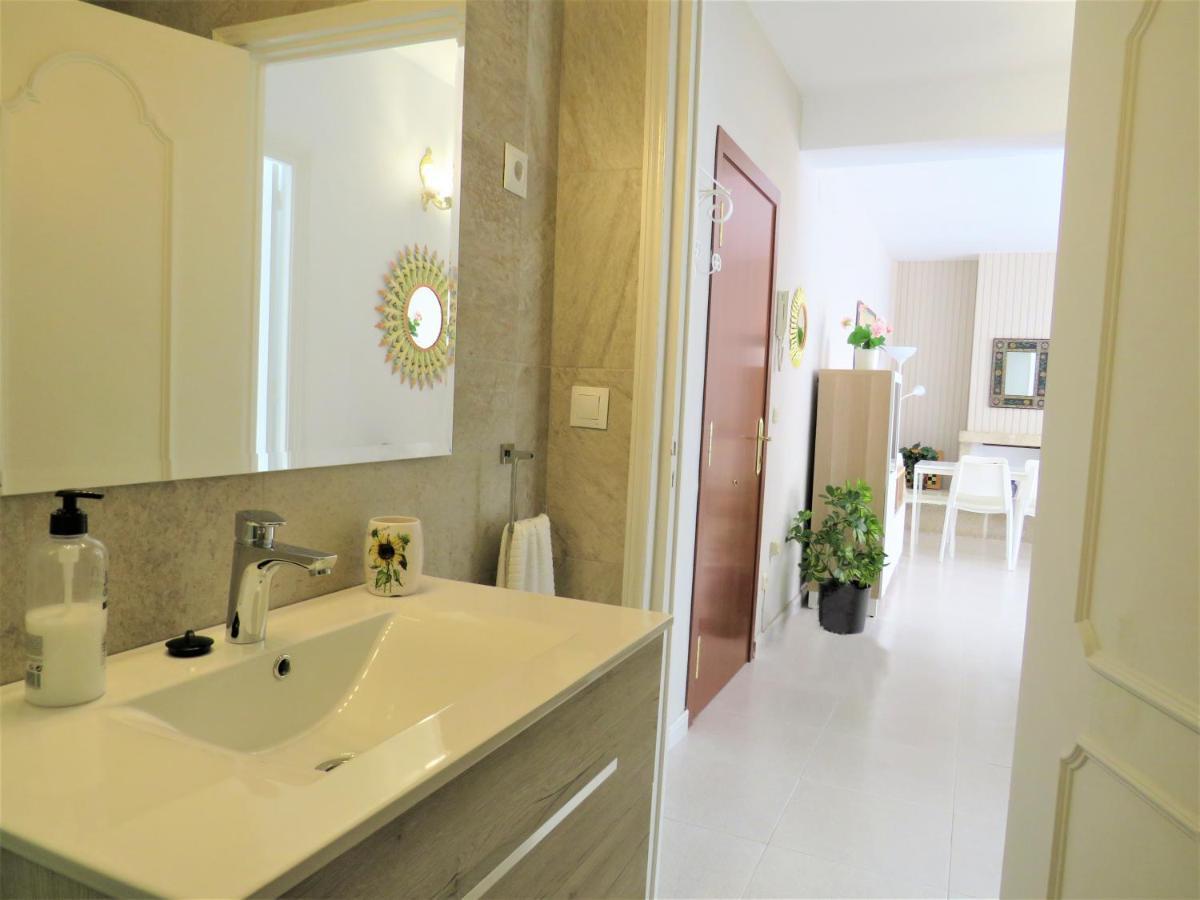 Elizabeth Beach Apartment With Seaviews! Torremolinos Ngoại thất bức ảnh